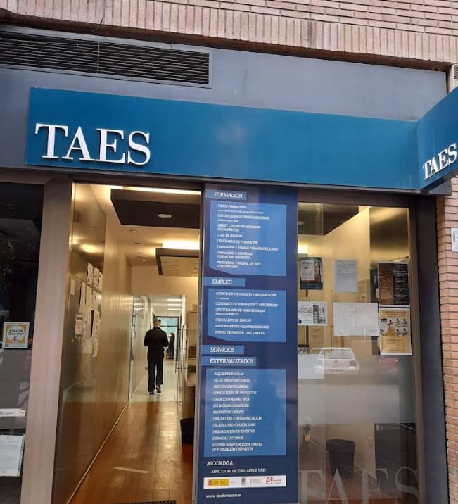 fachada del centro formativo TAES